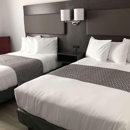 Travelodge By Wyndham Rigaud Ngoại thất bức ảnh